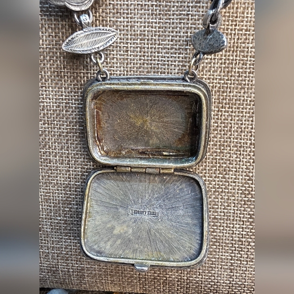 Vintage Estee Lauder Solid Perfume Star Shell 1973 Youth Dew Compact Pendant - Picture 2 of 9